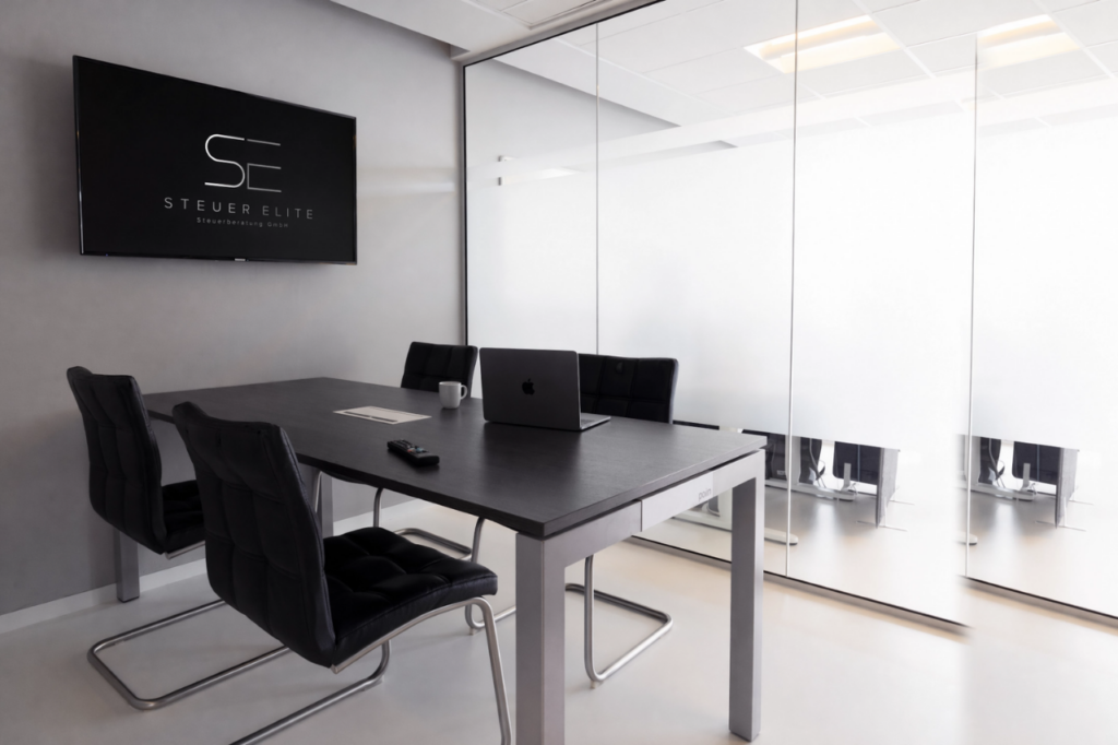 Das Logo der Steuer Elite Steuerberatung GmbH auf einem modernen Büro-Bildschirm – moderne Steuerberatung in Salzburg für Unternehmer, Start-ups und Selbstständige.
